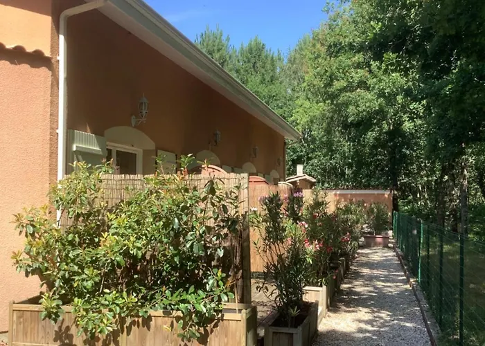 Апартаменты La Morandiere *